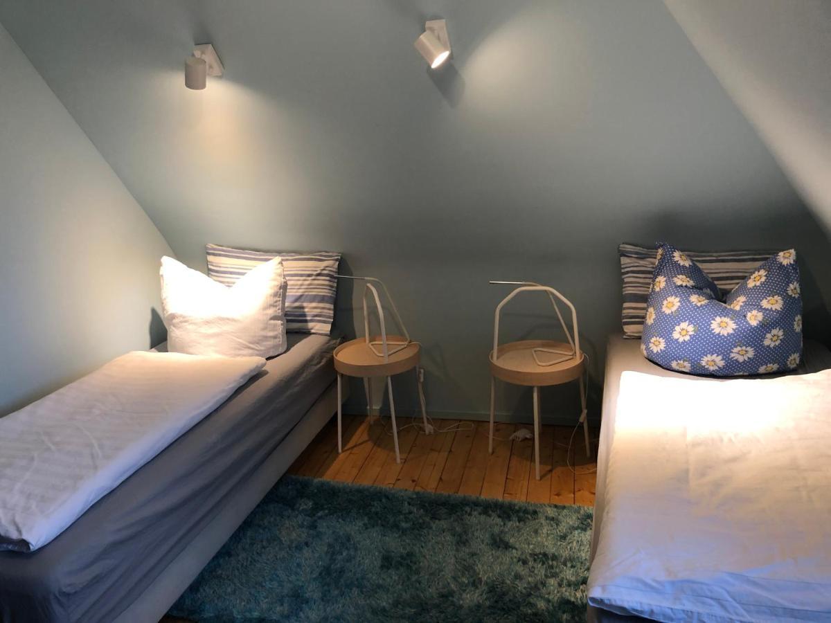 Blaues Zimmer Mit Grossem Balkon, Bad Ist Ein Traum, 50 Schritte Zum Radweg Am Main,Ideal For Short Stay Mainstockheim Exterior photo
