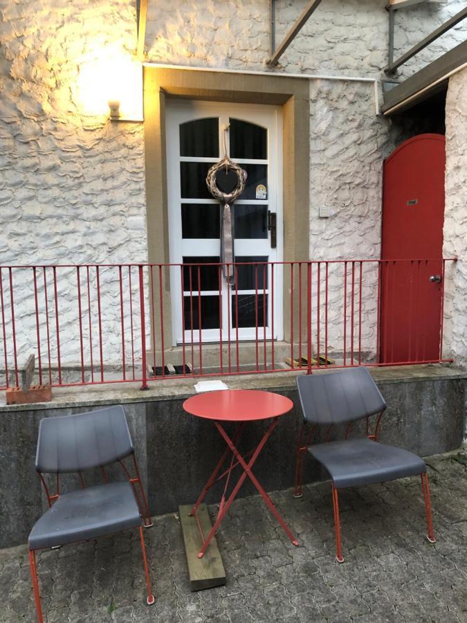 Blaues Zimmer Mit Grossem Balkon, Bad Ist Ein Traum, 50 Schritte Zum Radweg Am Main,Ideal For Short Stay Mainstockheim Exterior photo